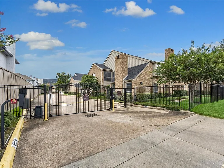 1908 Augusta Dr #3 — Photo 18