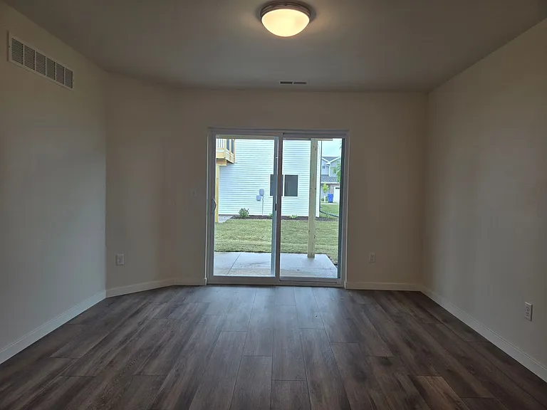 1609-1615-1654 Aspen Ct — Photo 5