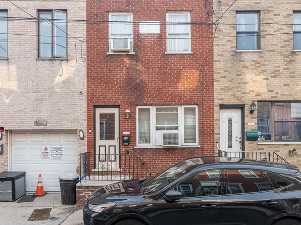 2212 S Bouvier St, Philadelphia, PA 19145