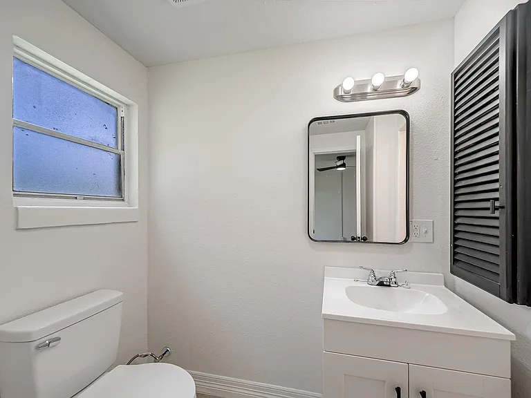 411 Avenue A #2 — Photo 6