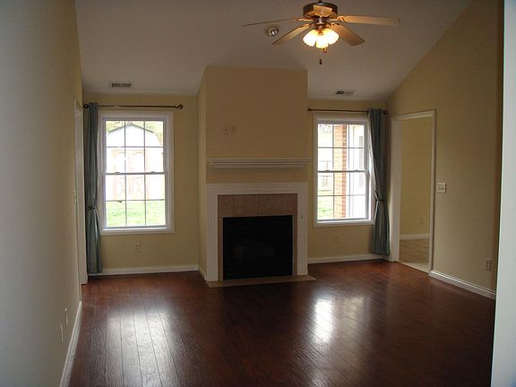 3rd image of 5711 Rosewood Ln