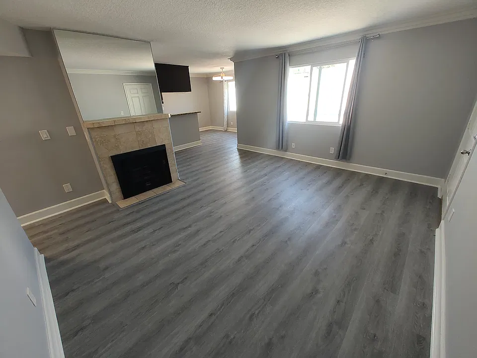 7035 Woodley Ave #211