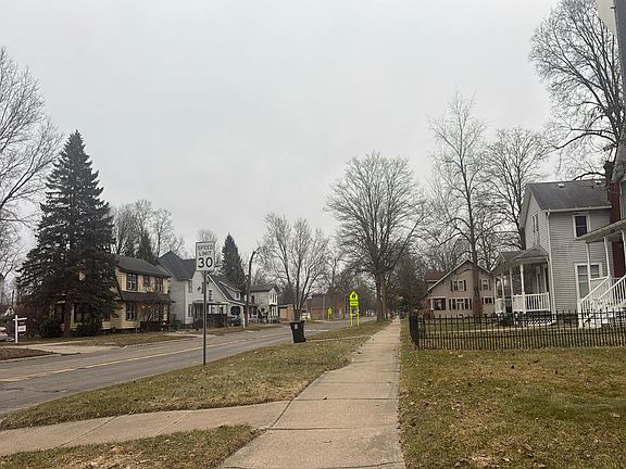 4th image of 610 N Main St