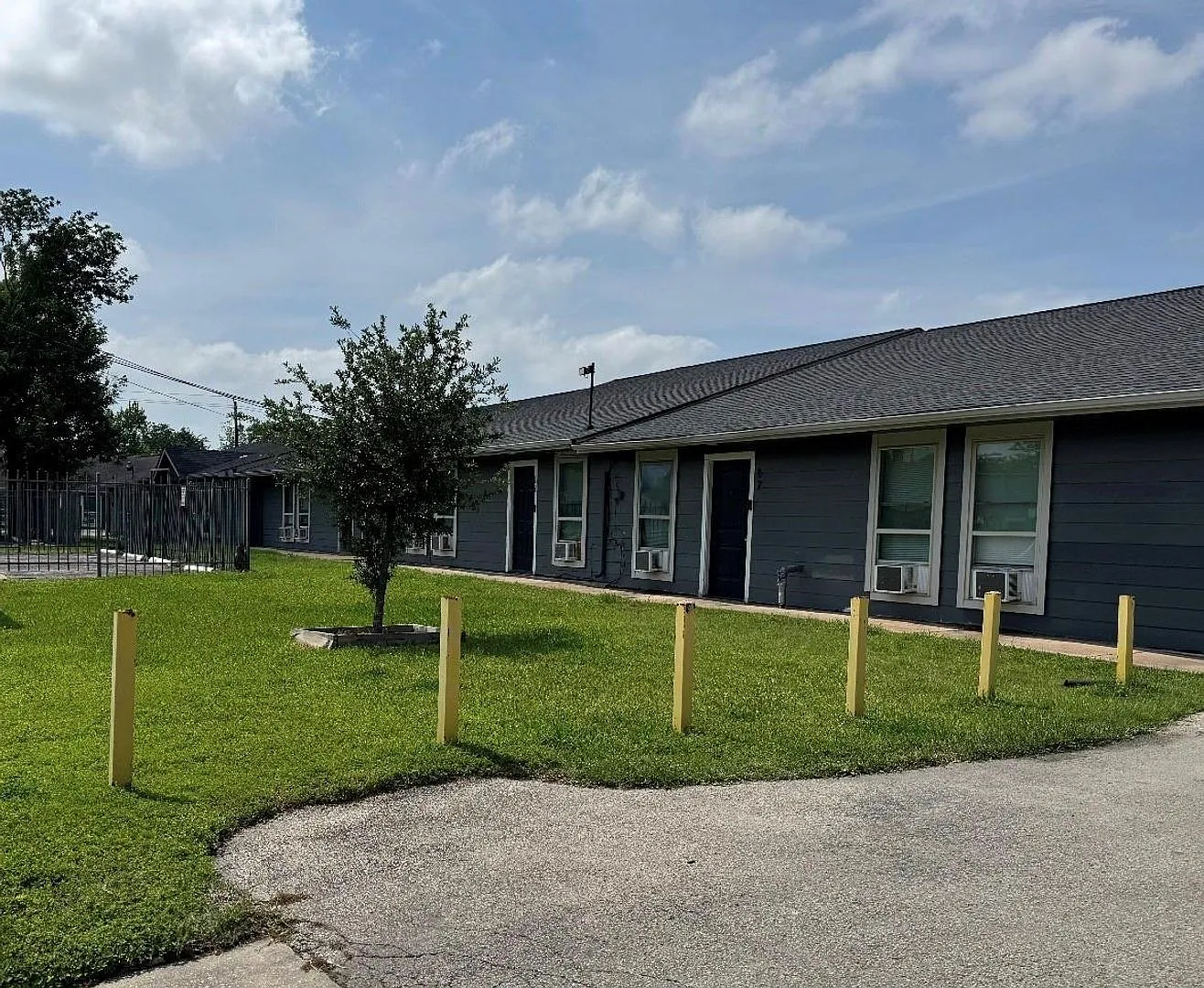 3802 Dabney Apartments — Photo 1
