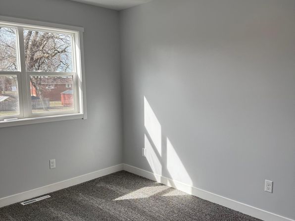 575 Roberts St SW, Hutchinson, MN 55350