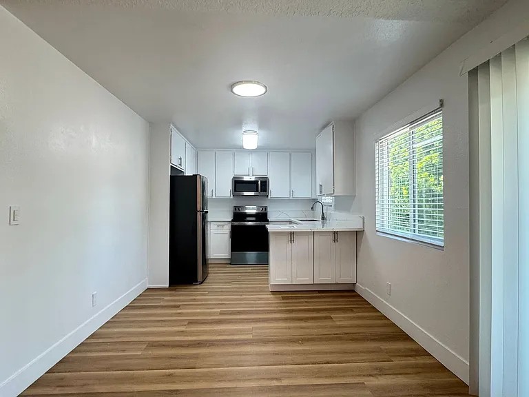 20317 Saticoy St — Photo 33