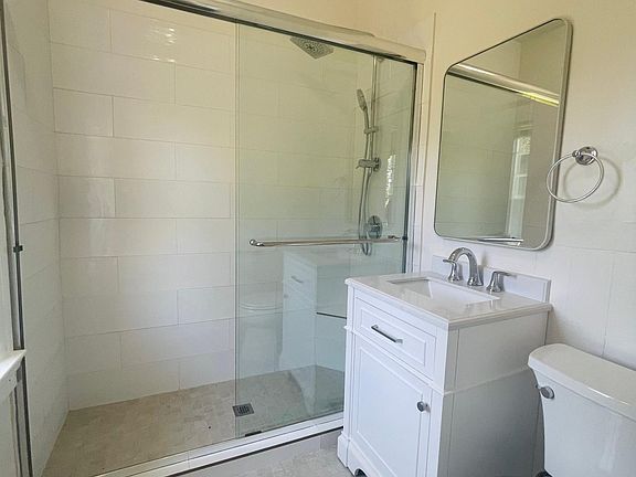 2nd image of 828 Cowper St APT 3