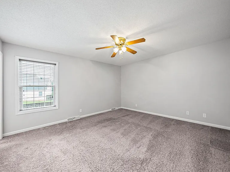 1115 Thornberry Dr — Photo 16