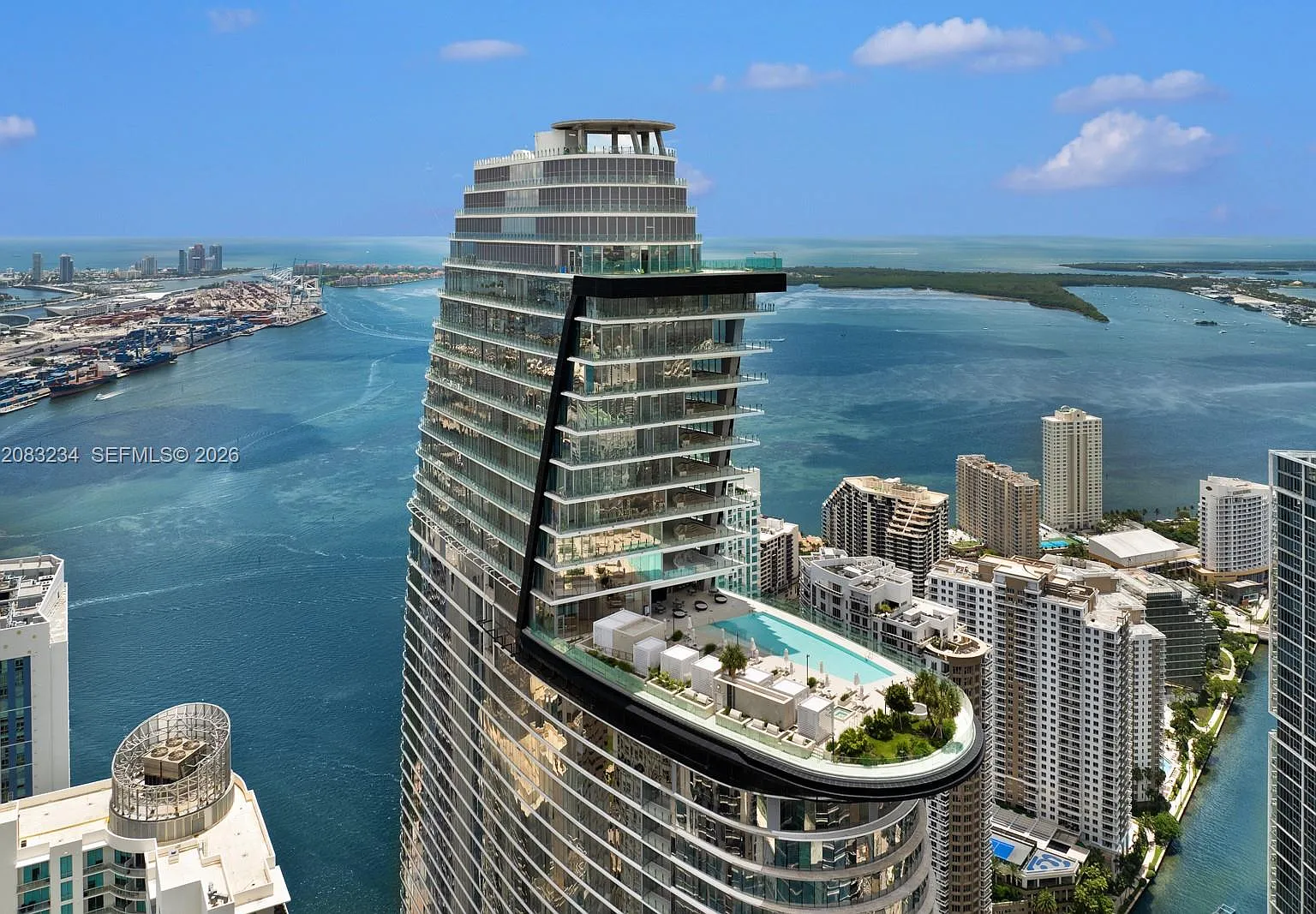 Aston Martin Condo — Photo 4