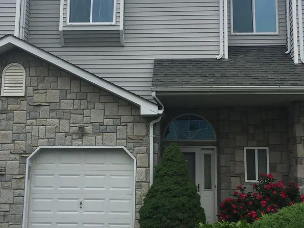 12 Picaron Pl, Laurence Harbor, NJ 08879