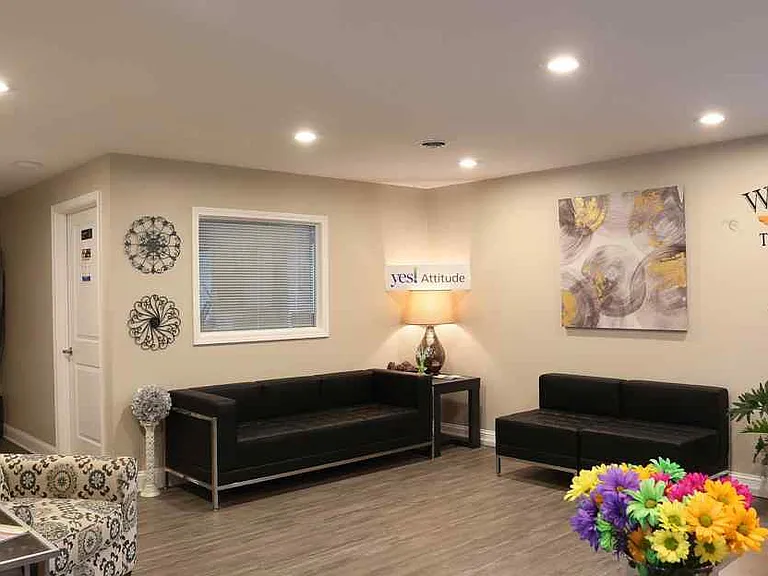 Delhi Manor — Photo 2