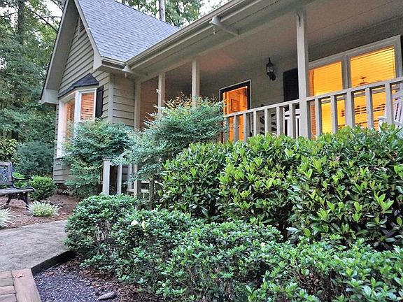 3rd image of 620 Hickory Creek Ln
