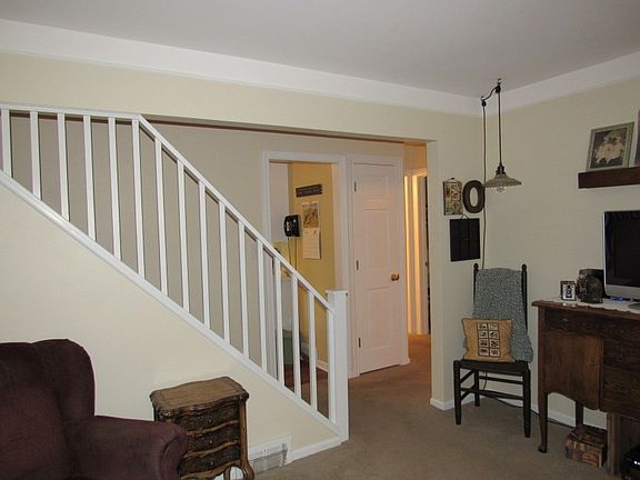 4th image of 28576 James St