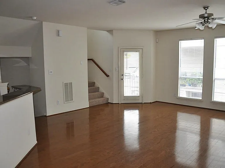 2020 Mason St — Photo 3