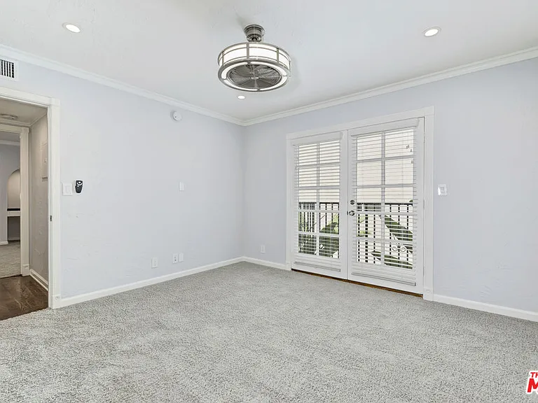 910 N Alfred St #4 — Photo 18