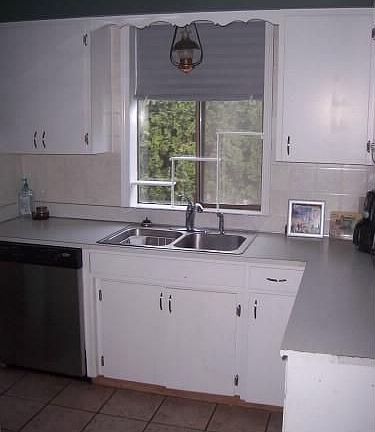 4th image of 3310 E Bridgeport Ave