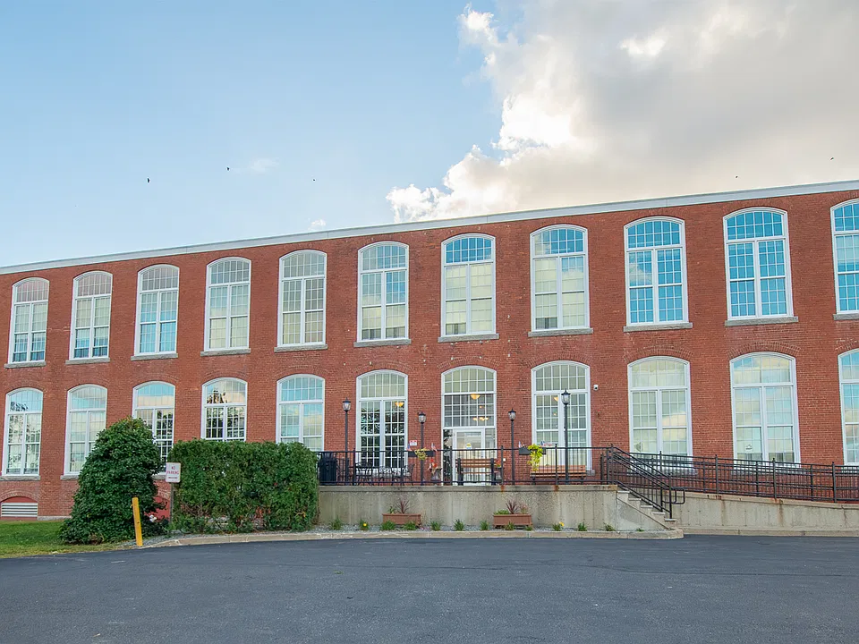 Victoria Riverside Townhouse Lofts