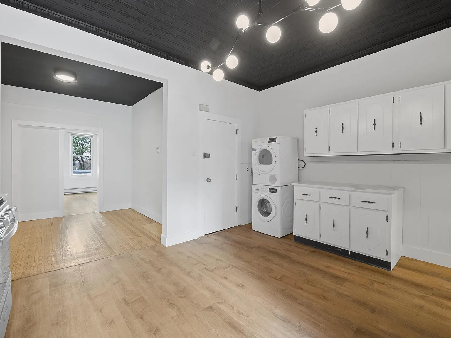 2 bed, 800 sqft, $2,400 — Photo 4