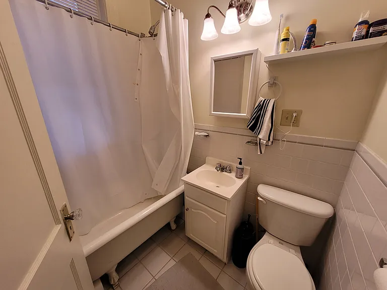 100 Queensberry St #11 — Photo 13
