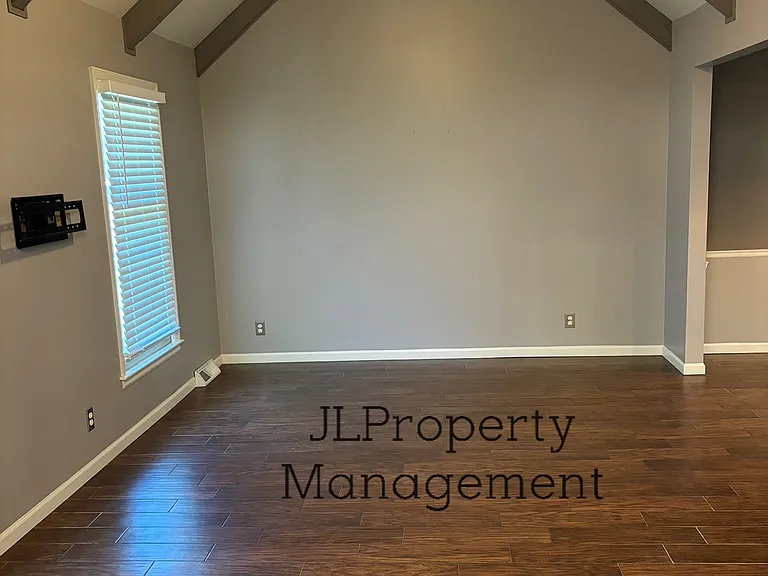 10001 Century Ln — Photo 2