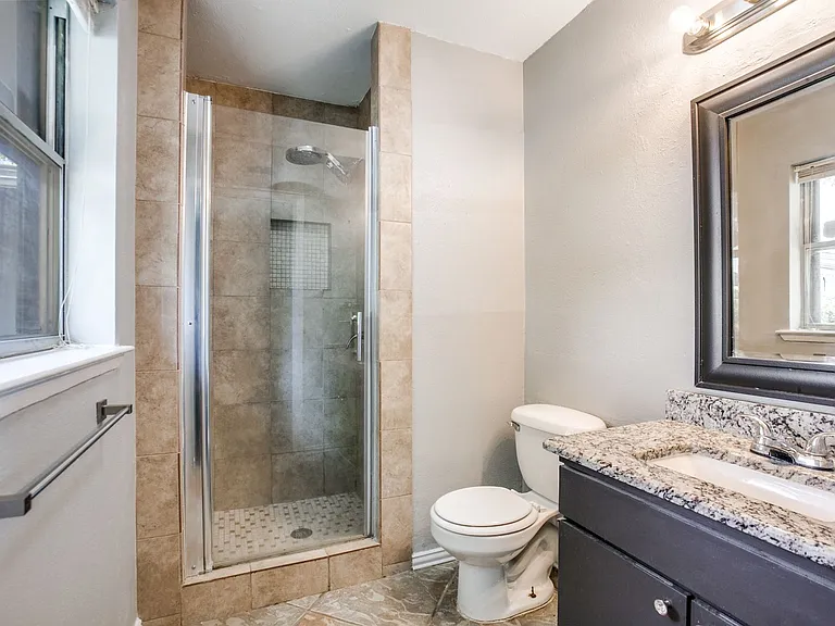 4425 Windsor Dr — Photo 11
