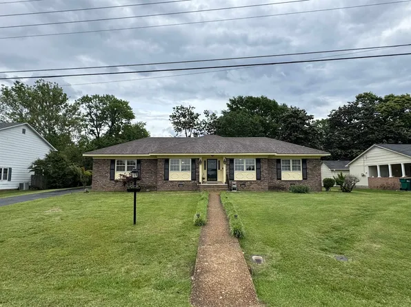 40 Beverly Hills Dr, Jackson, TN 38305