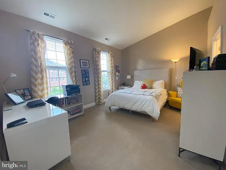 303 Admirals Way — Photo 15