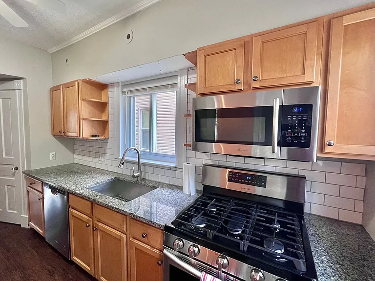 2869 Markbreit Ave — Photo 7