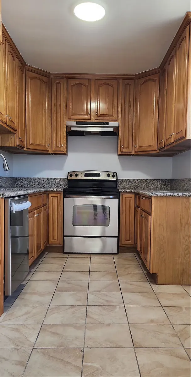Building Photo - 716 S Wilton Pl #1