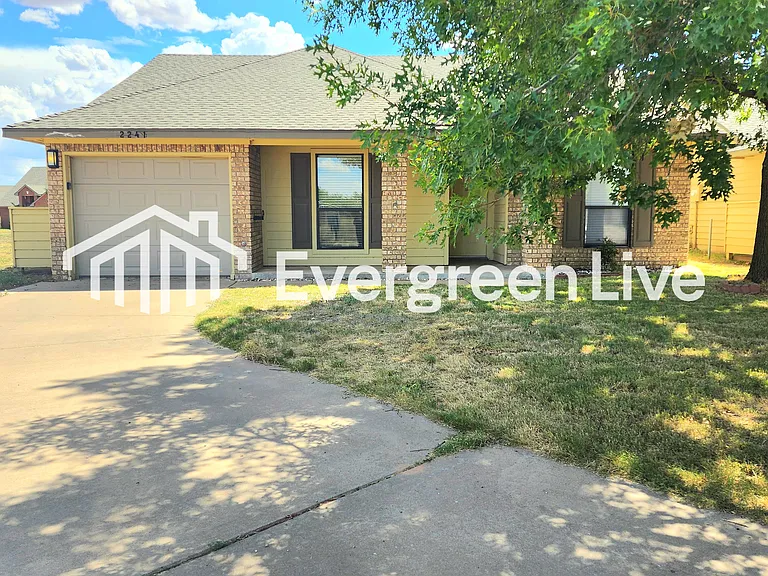 2241 Zuni Ct — Photo 1
