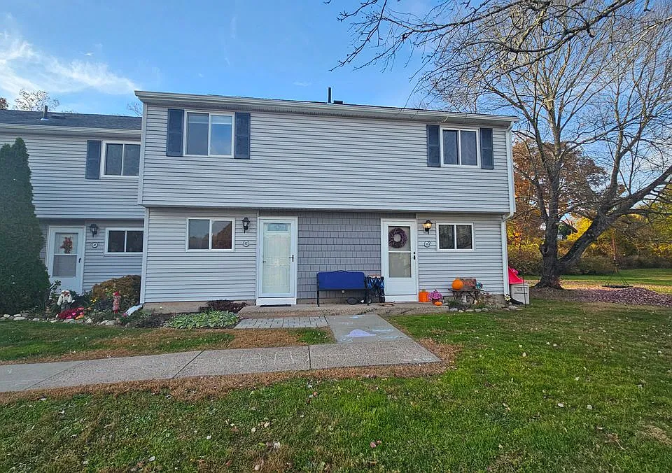 16 Seymour Rd #8G