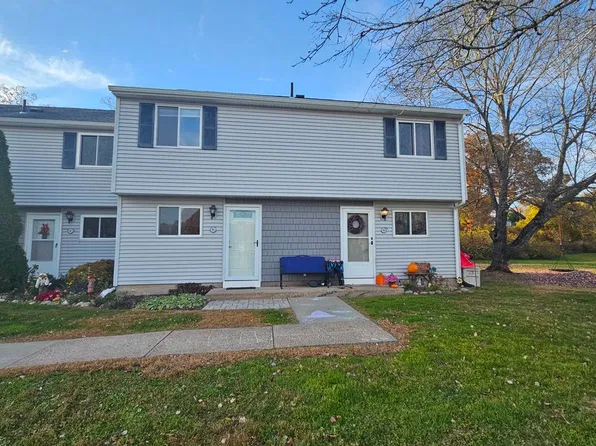 16 Seymour Rd Unit 8G, East Granby, CT 06026