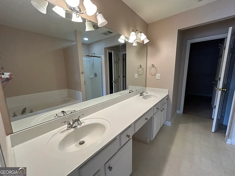 226 Regent Sq — Photo 11
