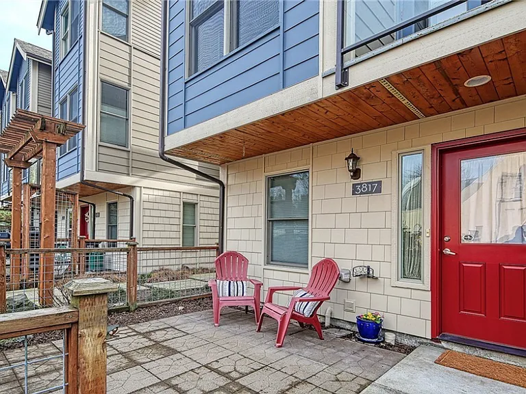3817 S Angeline St — Photo 2