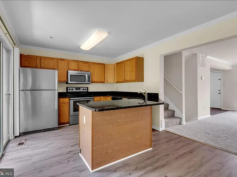 702 Horse Chestnut Ct — Photo 8
