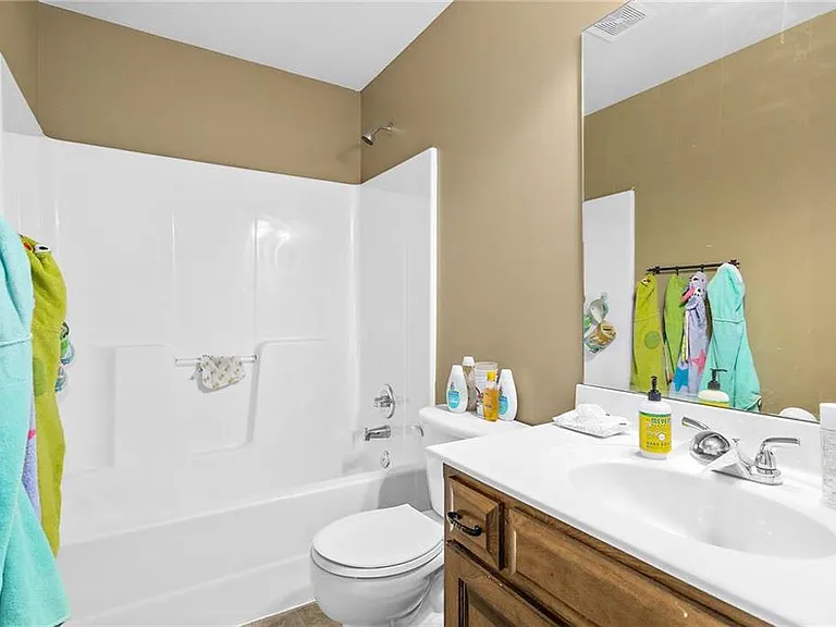 1903 Lake Dr — Photo 8