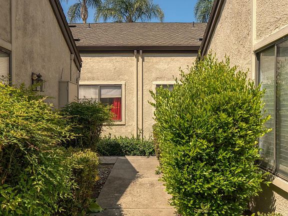 2nd image of 1121 Cedar Creek Dr Unit 4