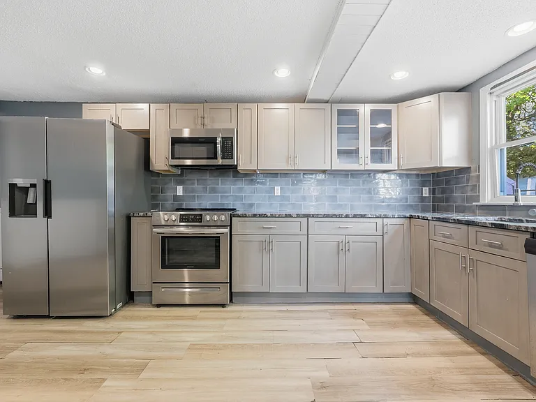 2 Oakland Ave — Photo 18