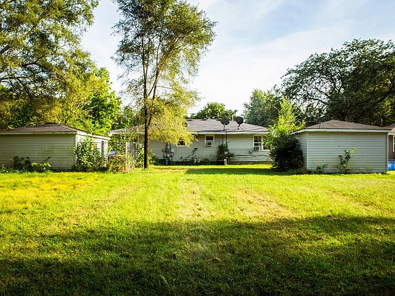 Large Backyard!