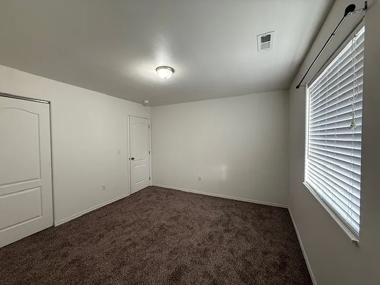 1340 Shaker Place — Photo 5