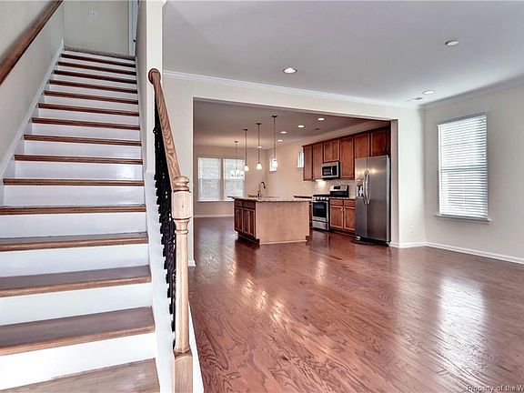 2nd image of 3954 Prospect St