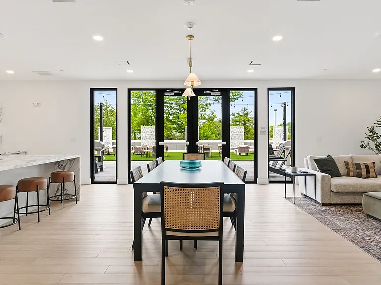 2454 Lafayette Rd #201 — Photo 36
