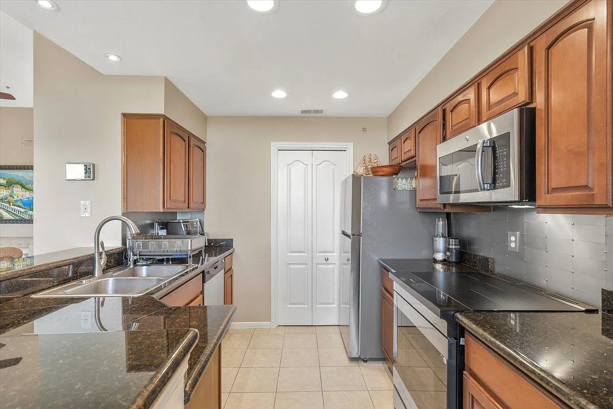 2 bed, 2.0 bath, 1150 sqft, $1,800 — Photo 4