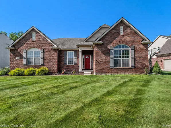 1100 Parkway Trl, Oakland, MI 48363