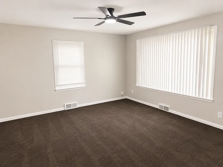 22130 Morton St — Photo 4