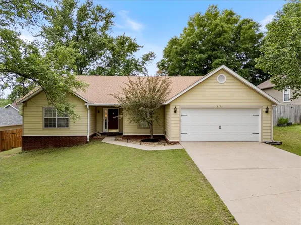 2793 N Raintree Dr, Fayetteville, AR 72703