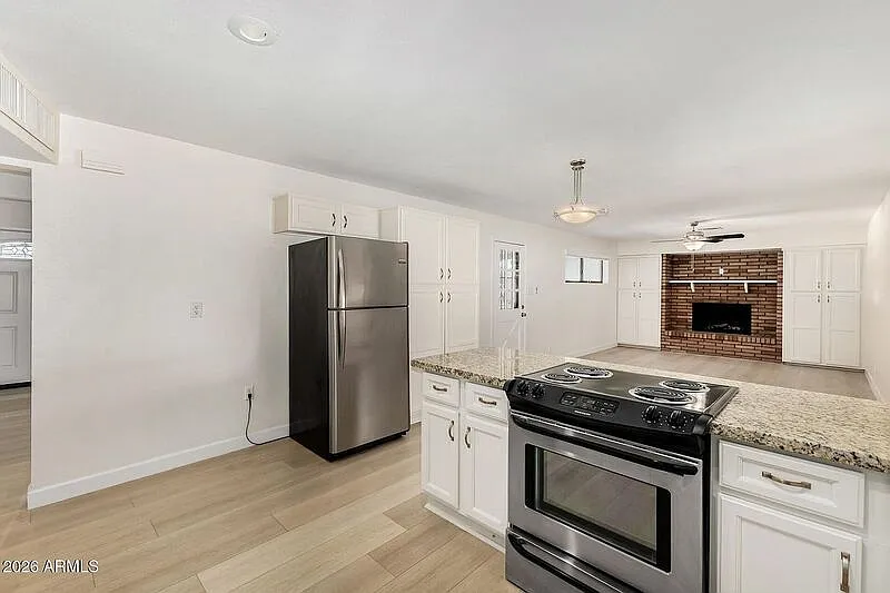 4 bed, 2.0 bath, 1700 sqft, $2,980 — Photo 2