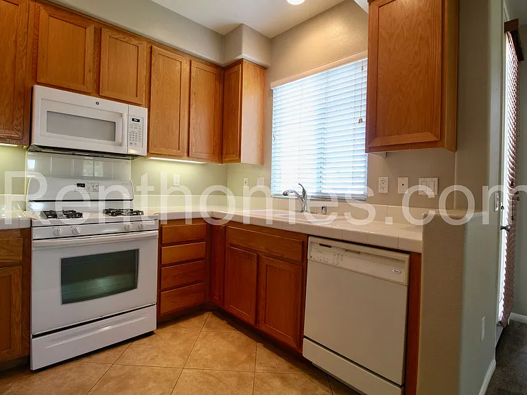 314 Borden Rd — Photo 5