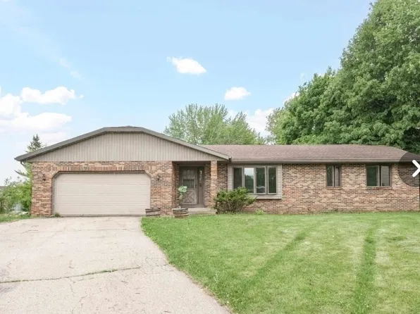 704 Meadow Ct, Deforest, WI 53532