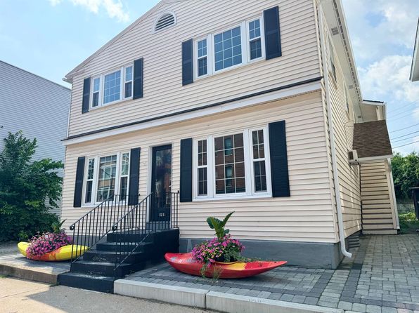 325 Central St
